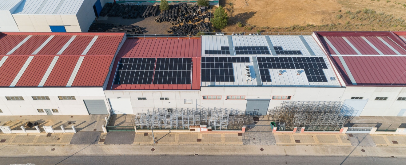 Grabación y fotografía aérea de instalación de placas solares en Villadangos del Páramo (León)