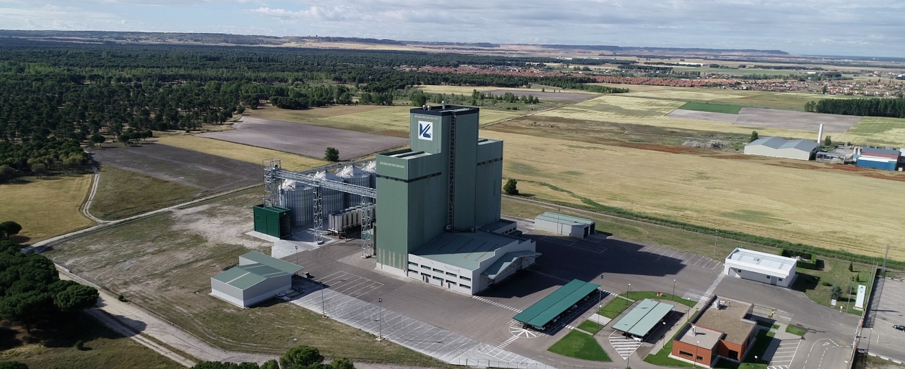 Vídeo corporativo con drones en fábrica de piensos
