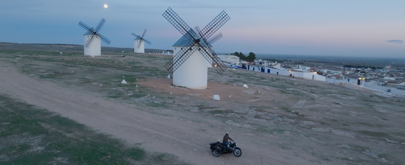 Don Juliote: drones entre pueblos manchegos y los molinos de Campo de Criptana