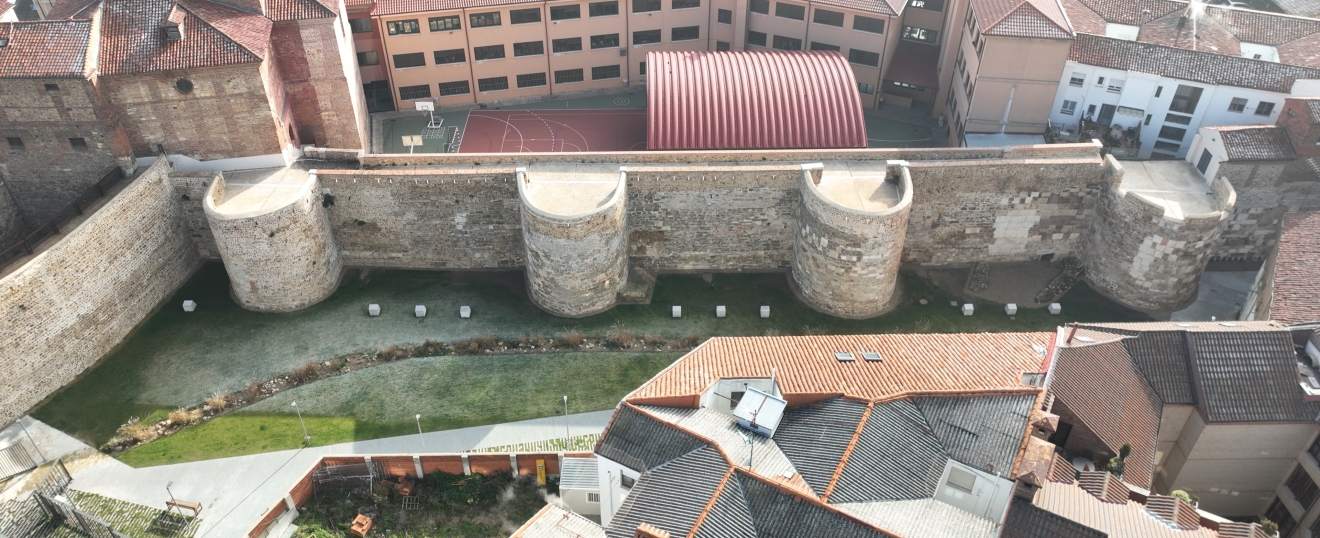 Muralla de León restaurada en el entorno EDUSI Norte. Fotografía aérea con dron de VISUAIR