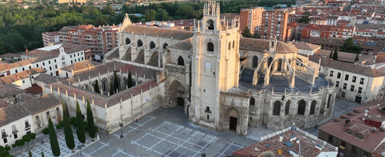 Catedral de Palencia. Fotografía aérea con dron de VISUAIR