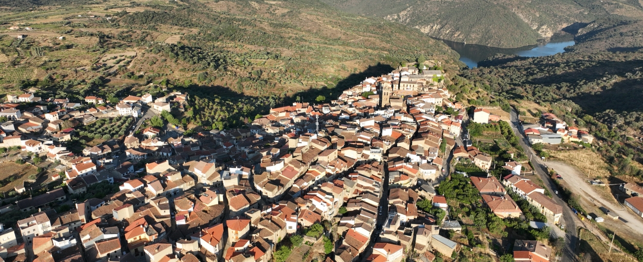 Fermoselle sobre los Arribes del Duero. Fotografía aérea con dron de VISUAIR