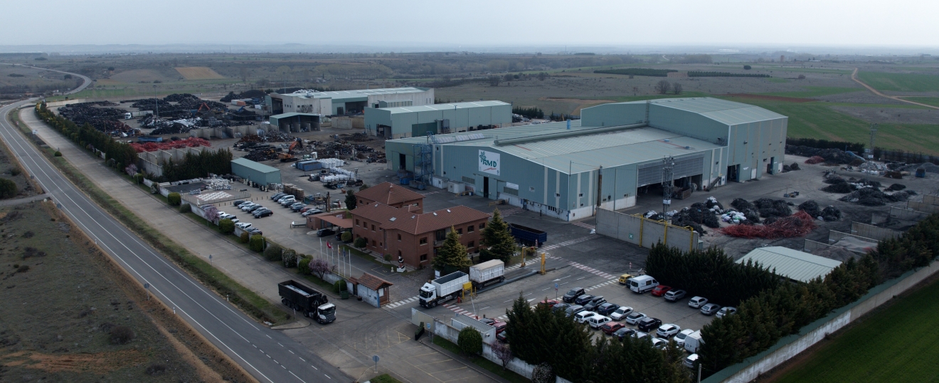 Planta de RMD con naves y acceso. Fotografía aérea con dron de VISUAIR
